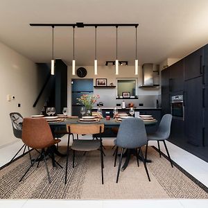 Spacious & Chic House In Center